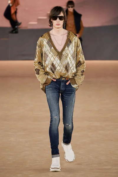 Look 17